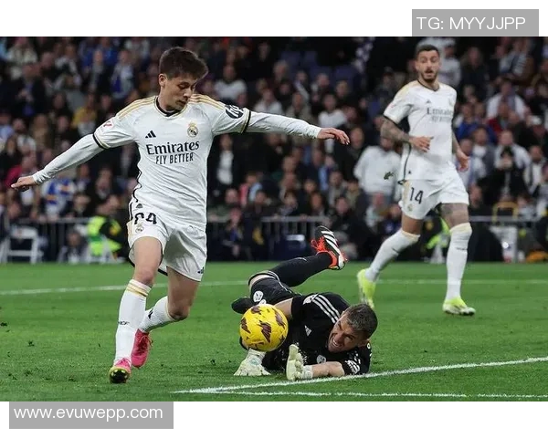 皇家马德里主场惨败,连续三场比赛失利暂居联赛第四——豪门俱乐部的危机之路